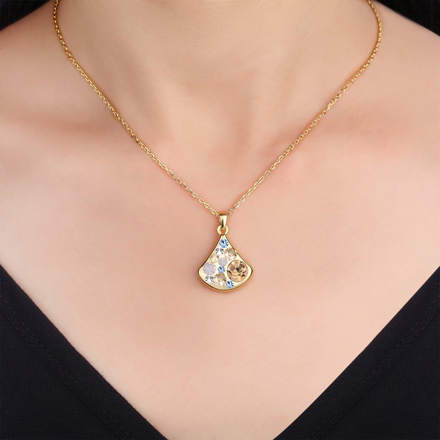 Kette mit Anhänger Gingko, gold hellblau